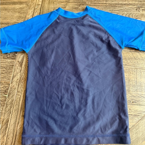 Hanna Andersson Rash Guard Top blue shark pattern size 5T - Picture 4 of 4